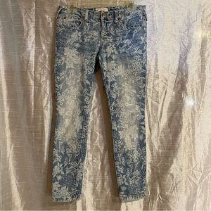 Free People SZ 27, crop floral stretch skinny jeans, GUC, inseam 26” see pics